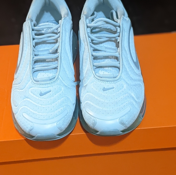 Nike Air Max 720 - Vast Wolf Grey (6.5 men; 8 women) - Picture 3 of 5
